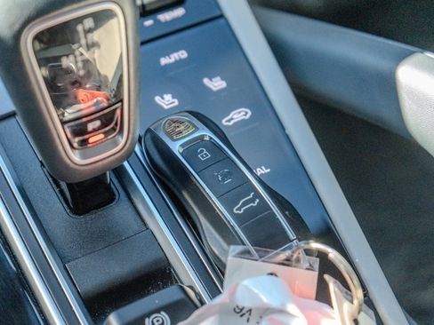 Used 2019 Porsche Cayenne E-Hybrid image 36