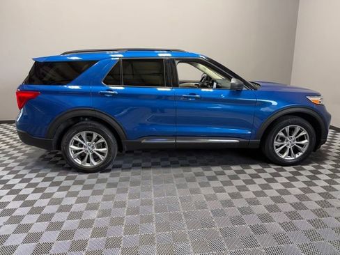 Used 2022 Ford Explorer XLT w/ Equipment Group 202A AWD/4WD image 7