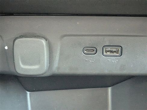 Certified 2025 Chevrolet Trax LT image 22