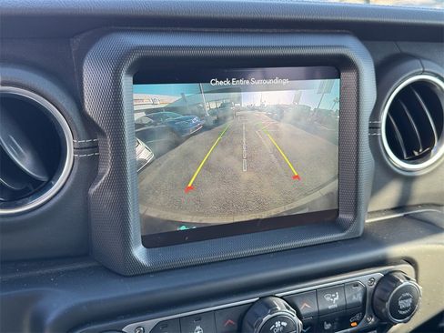 Used 2022 Jeep Wrangler Unlimited Sahara w/ Cold Weather Group image 14