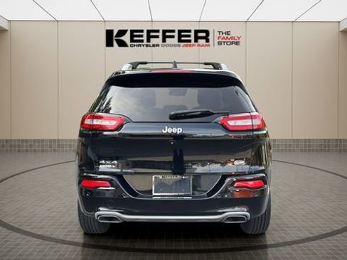 Used 2018 Jeep Cherokee Overland w/ Technology Group AWD/4WD image 4