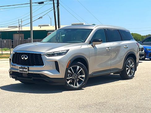Used 2023 INFINITI QX60 Luxe w/ Cargo Package FWD image 2