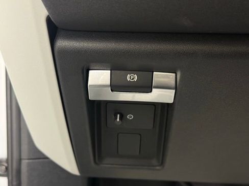 Used 2022 Land Rover Defender 110 SE image 36