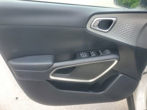 Used 2025 Kia Soul S FWD image 13