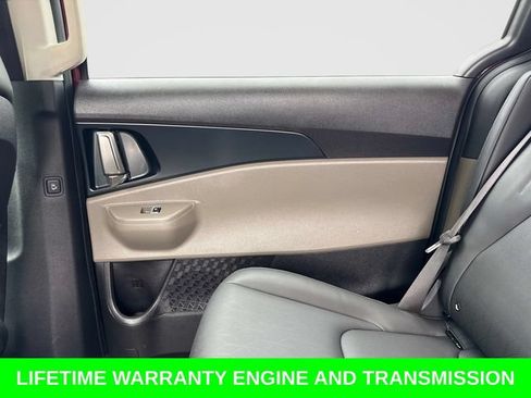 Used 2025 Kia Carnival FWD image 16