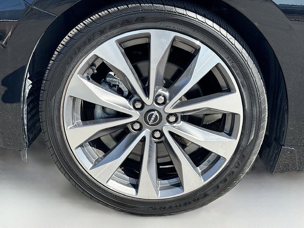 Used 2023 Nissan Maxima Platinum w/ Sport Mat Group FWD image 32