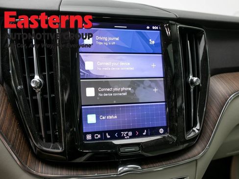 Used 2022 Volvo XC60 B5 Momentum AWD/4WD image 18