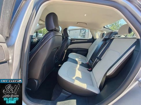 Used 2020 Ford Fusion SE w/ Equipment Group 151A FWD image 19