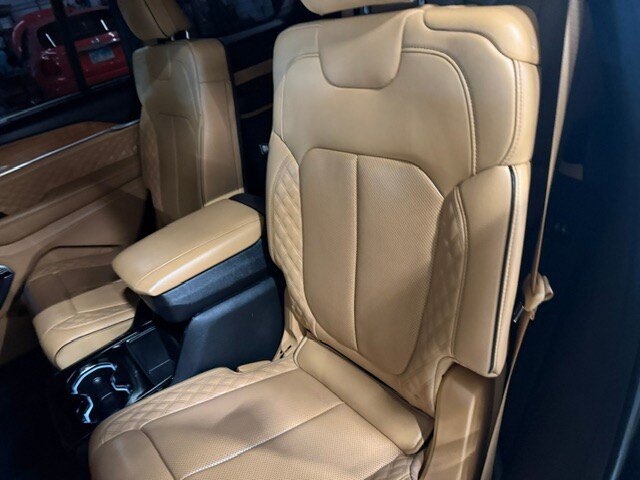 Used 2025 Jeep Grand Cherokee L Summit AWD/4WD image 32
