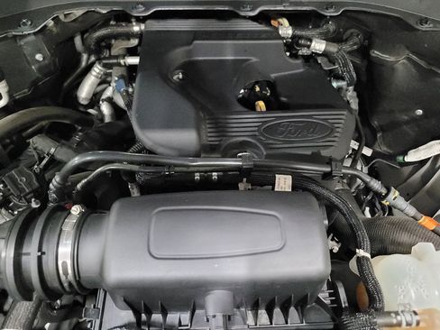 Used 2020 Ford Explorer XLT AWD/4WD image 30