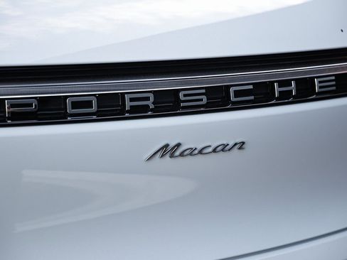 New 2026 Porsche Macan image 14