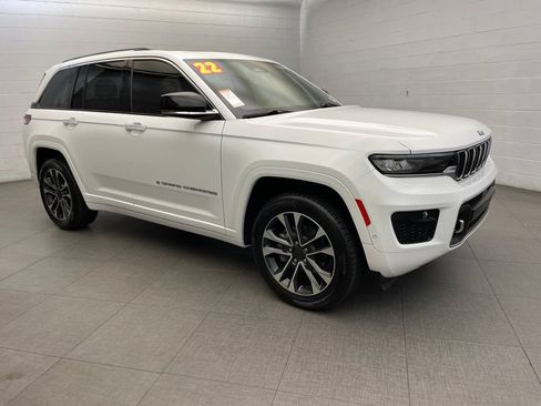 Certified 2022 Jeep Grand Cherokee Overland AWD/4WD image 3