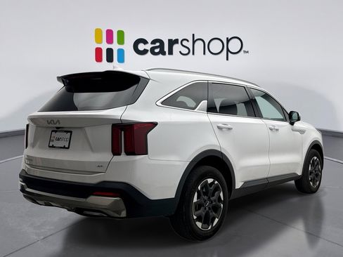 Used 2024 Kia Sorento S w/ Panoramic Sunroof Package image 5