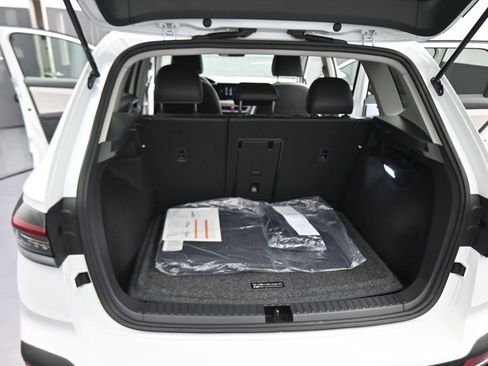 New 2026 Volkswagen Taos SE image 38