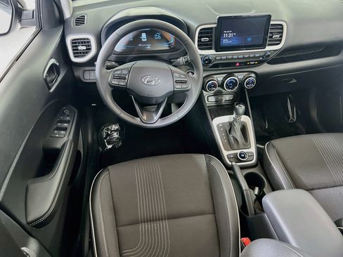 Used 2023 Hyundai Venue Limited FWD image 20