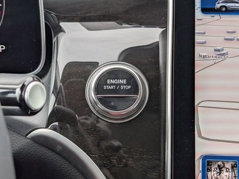 Used 2025 Mercedes-Benz GLC 350e 4MATIC image 21