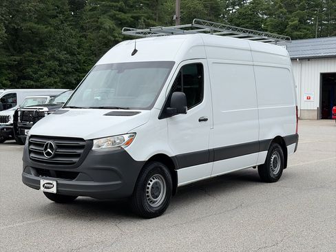 Used 2022 Mercedes-Benz Sprinter 1500 image 6