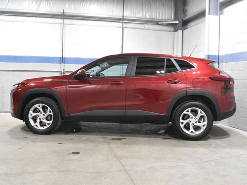 Used 2024 Chevrolet Trax LS w/ LS Convenience Package FWD image 24