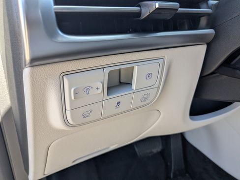 Certified 2025 Hyundai Tucson Limited image 32