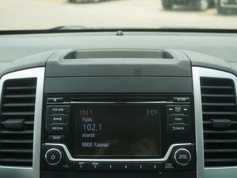 Used 2015 Nissan Frontier SV w/ SV Value Truck Package AWD/4WD image 10