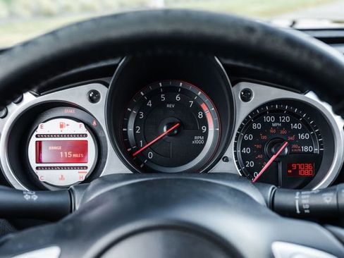 Used 2010 Nissan 370Z Touring image 6