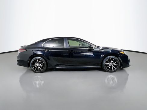Used 2023 Toyota Camry SE FWD image 3