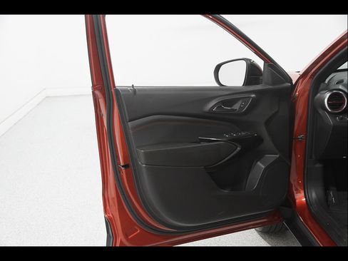 Certified 2024 Chevrolet Trax RS FWD image 4