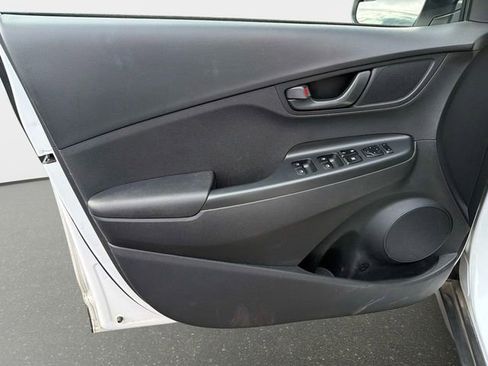 Used 2022 Hyundai Kona SE image 16