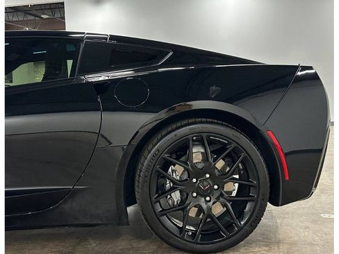 Used 2019 Chevrolet Corvette Stingray Coupe w/ 1LT RWD image 11