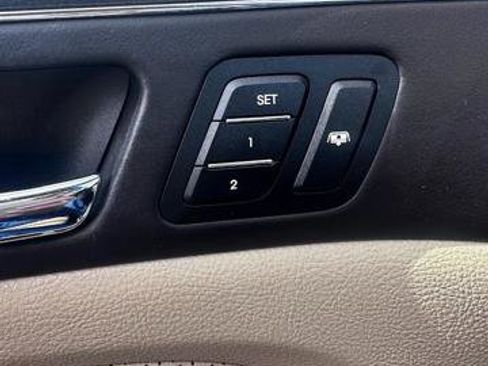 Used 2010 Hyundai Genesis 4.6 image 22