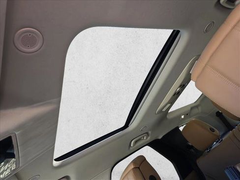 New 2026 Land Rover Discovery Limited Edition image 29