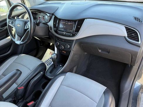 Used 2022 Chevrolet Trax LT w/ Premium Seat Package image 13