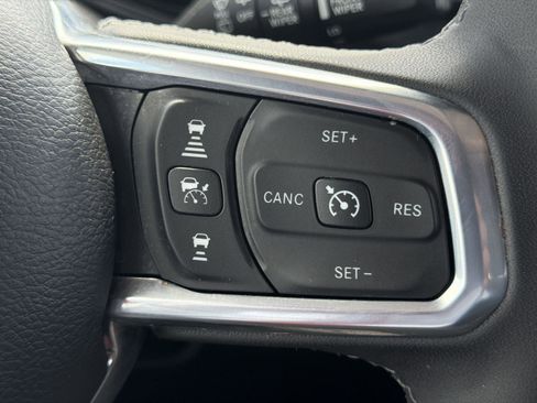 Used 2025 Jeep Wrangler Unlimited Sahara AWD/4WD image 16