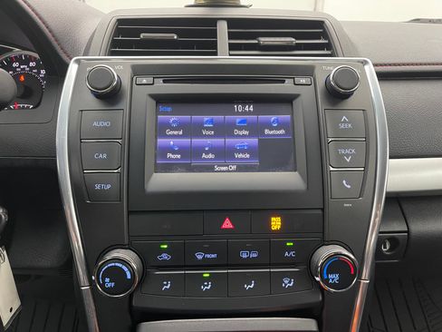 Used 2016 Toyota Camry SE FWD image 22