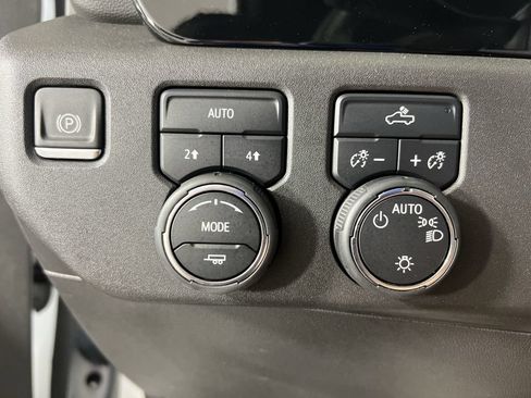 Certified 2024 Chevrolet Silverado 1500 LT AWD/4WD image 18
