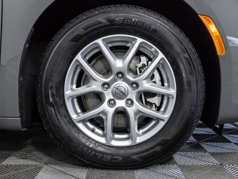 Used 2022 Chrysler Pacifica Touring-L FWD image 43