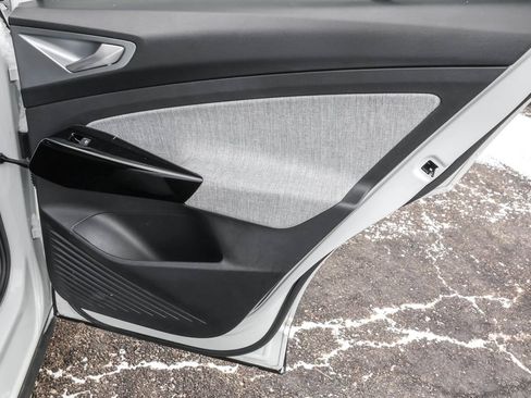 Used 2023 Volkswagen ID.4 Pro image 31