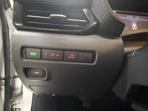 Used 2025 Nissan Sentra SR w/ SR Premium Package FWD image 20