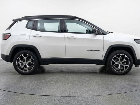 Used 2025 Jeep Compass Limited AWD/4WD image 11