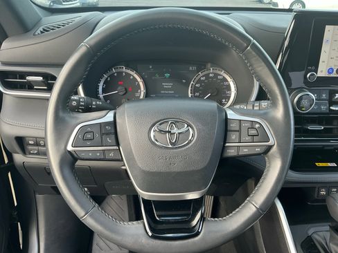 Certified 2023 Toyota Highlander XSE image 9
