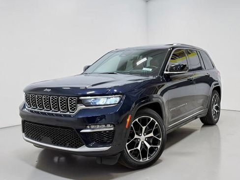Used 2023 Jeep Grand Cherokee Summit AWD/4WD image 2