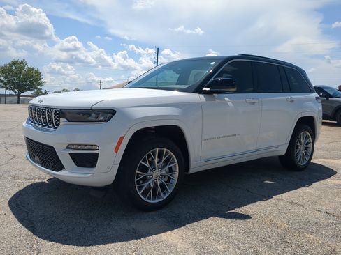 Used 2025 Jeep Grand Cherokee Summit w/ Luxury Tech Group V AWD/4WD image 6