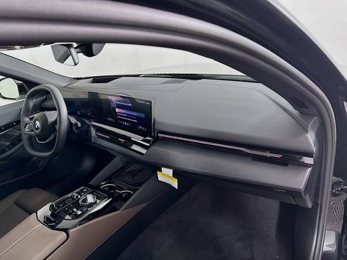 Used 2026 BMW 530i xDrive w/ Executive Package image 34