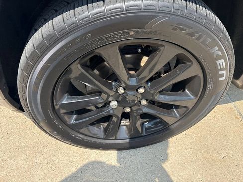 Used 2019 Jeep Grand Cherokee Altitude AWD/4WD image 10
