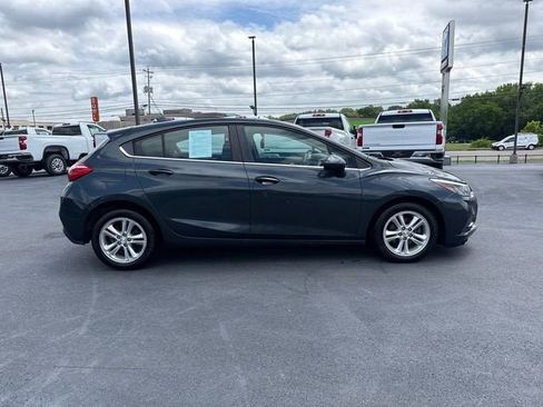 Used 2018 Chevrolet Cruze LT FWD image 2