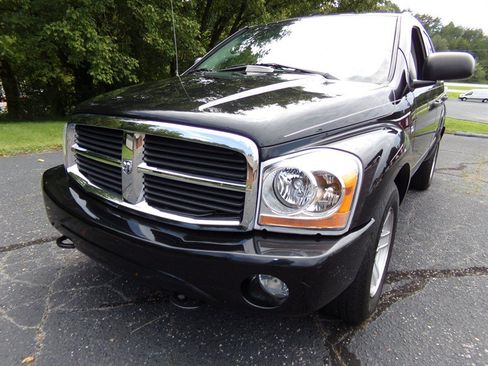 Used 2006 Dodge Durango SLT w/ Trailer Tow Group AWD/4WD image 2