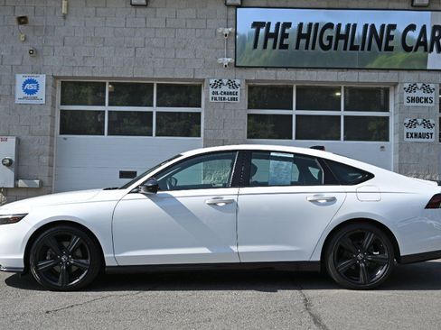 Used 2023 Honda Accord Sport image 2