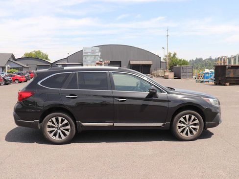 Used 2018 Subaru Outback 2.5i Touring w/ Popular Package #3 AWD/4WD image 4