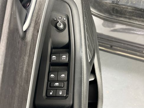 Used 2022 Jeep Grand Cherokee Limited image 17