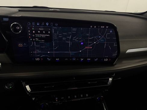 Used 2025 Chevrolet Traverse LT FWD image 18